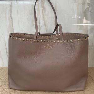 Valentino Garavani Rockstud Large Grainy Leather Shopper Tote